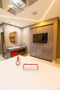 a large room with a sink and a television at Rodotel Venus (Adults Only) in Jataí