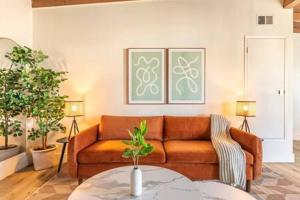 Posezení v ubytování Steps to Beach Manhattan Beach 2 Bedroom Parking