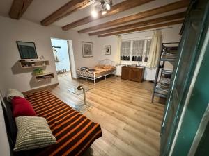 TV a/nebo společenská místnost v ubytování Idyllischer Bauernhof mit Charme