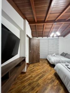 Voodi või voodid majutusasutuse The Edge Luxury Home toas +12 fotot