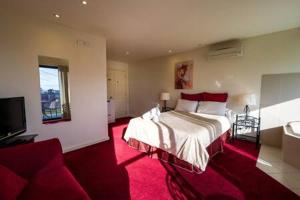 Gallery image ng Moonlight Bay and Gallery Ocean View Suites #1 sa Newhaven