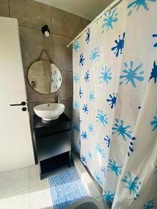 a bathroom with a sink and a mirror at CasaRoSso Chapadmalal in La Estafeta