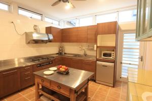a kitchen with a table with a bowl of fruit on it at 干城小鎮民宿-包棟-寵物友善 in Ji'an