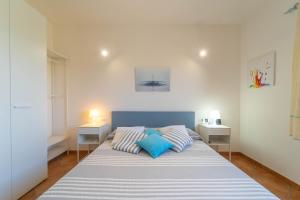 a bedroom with a large bed with two pillows at Voilier 28 by DomusAway in Olbia