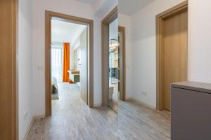 a room with a hallway with a mirror and a bedroom at Classy Sassy I Timpuri Noi in Bucharest