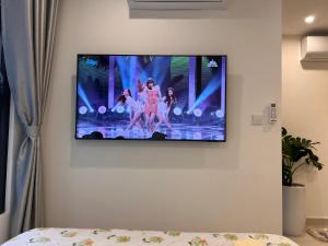 a flat screen tv hanging on a wall at Vinhome Grand Park Homestay-Sweet Home Origami in Long Bình