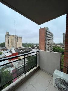 balcón con vistas a la ciudad en Depto nuevo zona Alto Rosario en Rosario