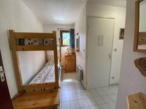 a room with two bunk beds and a hallway at Studio Crest-Voland, 1 pièce, 4 personnes - FR-1-733-153 in Crest-Voland