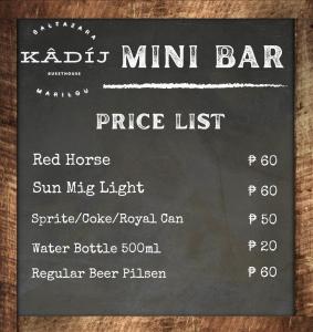 ein Zeichen für eine Preisliste für eine Bar in der Unterkunft KADIJ Guest House in San Juan