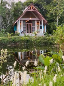 a house in the middle of a pond at Summer Bell Midigama in Midigama East