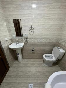 Ett badrum på Hotel Firuza