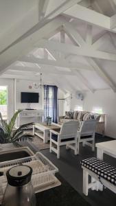 een woonkamer met witte meubels en een bank bij Be Our Guest Self Catering in Nelspruit