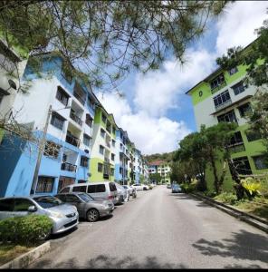 a street with cars parked on the side of a building at Sinar Maju Homestay in Tanah Rata