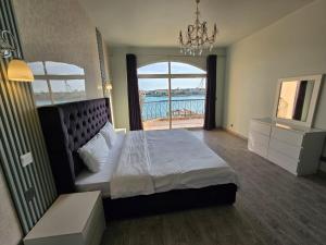 Afbeelding uit fotogalerij van درة العروس كورال بيتش فيلا in Durat Alarous