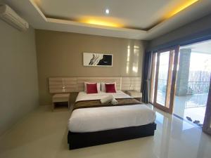 Ένα ή περισσότερα κρεβάτια σε δωμάτιο στο Rusty Seminyak +14 φωτογραφίες
