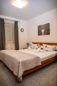a bedroom with a large bed in a room at Ferienwohnungen Saida Wohnung 3 in Norden
