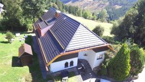 an overhead view of a white house with a roof at Schwarzwald-Villa mit Indoor-Pool in Feldberg