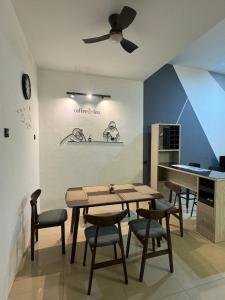 Kuchyň nebo kuchyňský kout v ubytování Tambun Ipoh 4BR 11Pax Full Aircond
