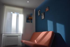 a room with a red chair and a window at Poseidon's refuge in La Spezia