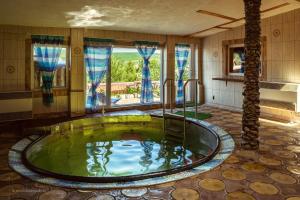 a jacuzzi tub in a room with a window at La Popica in Tîrnăveni