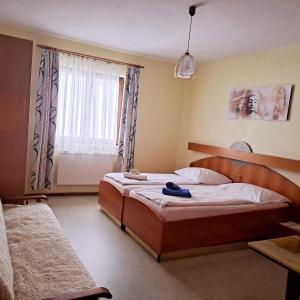 a bedroom with two beds and a window at Almgasthof Spitzer in Sankt Stefan ob Leoben