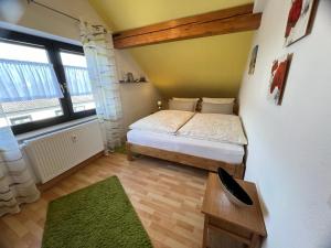a small bedroom with a bed and a table at Studioferienwohnung Bad Camberg in Bad Camberg