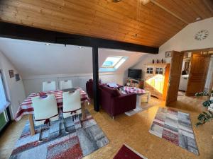 a living room with a couch and a table at Studioferienwohnung Bad Camberg in Bad Camberg