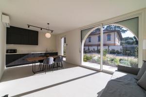 Μια τηλεόραση ή/και κέντρο ψυχαγωγίας στο VIA VITTORIO VENETO 468 CHIARI +35 φωτογραφίες