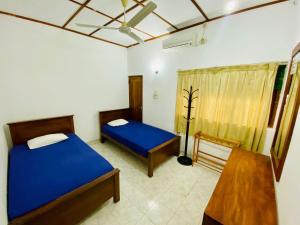 Letto o letti in una camera di Punchi Walawwa - Guest House - Holiday Bungalow