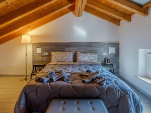 a bedroom with a large bed with shoes on it at House Sabbioneta in Sabbioneta