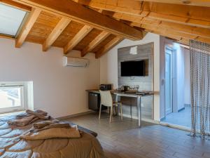 a bedroom with a bed and a table and a desk at House Sabbioneta in Sabbioneta