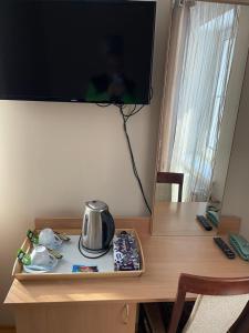 Příslušenství pro přípravu čaje a kávy v ubytování Hotel Jerevan