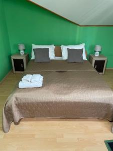 Postel nebo postele na pokoji v ubytování Hotel Jerevan