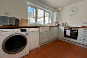 Kitchen o kitchenette sa Quaint 2 bed Cottage in the Heart of Cambridge