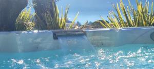 Bazén v ubytování Magic Garden with Jacuzzi-Pool and Luxury Lake Como view nebo v jeho okolí