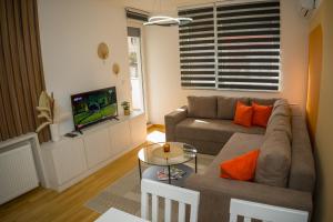 TV a/nebo společenská místnost v ubytování Apartment Infinity