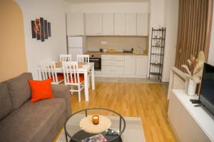 Kuchyň nebo kuchyňský kout v ubytování Apartment Infinity