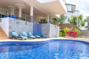 Bazén v ubytování Villa Céu Do Sul nebo v jeho okolí