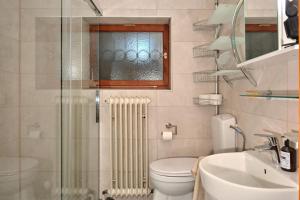 Bilik mandi di Ferienwohnung Glätsch +9 gambar
