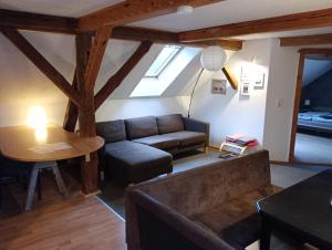 a living room with a couch and a table at Ferienwohnung Schaeferhof, die Natur vor der Haustüre in Cottbus