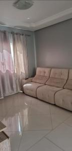 a living room with a couch in a room at casa entero piscina privada in Aparecida de Goiania
