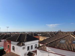 a view of a city with roofs at Apartamento Liru Bormujos 2, a 5 minutos de Sevilla in Bormujos