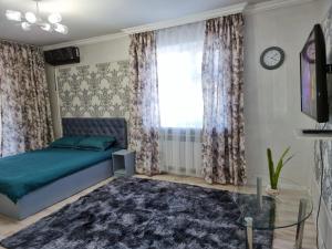 Ένα ή περισσότερα κρεβάτια σε δωμάτιο στο Уютная квартира в хорошем районе Тауке хана