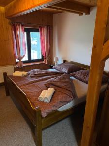 Säng eller sängar i ett rum på Apartmán 27 - Ubytování v Krkonoších se saunou