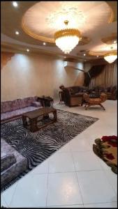 a living room with couches and a rug at شقة مفروشة فاخرة بأرقى مواقع المنصورة in Mît Khamîs