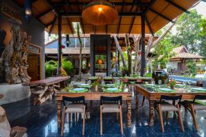 Restoran või mõni muu söögikoht majutusasutuses Ananta Thai Pool Villas Resort Phuket