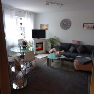 TV a/nebo společenská místnost v ubytování Ferienwohnung Weinand