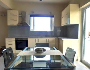 Kuchyň nebo kuchyňský kout v ubytování Sea Side Villa