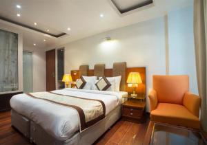 Hotel Palm Do'r Near New Delhi Railway Station tesisinde bir odada yatak veya yataklar