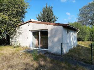 Το κτήριο όπου στεγάζεται  το διαμέρισμα +3 φωτογραφίες